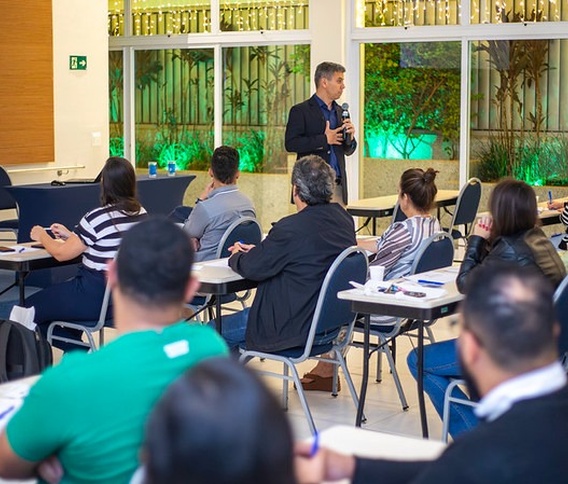 Fundação CDL Uberlândia abre inscrições para cursos com foco em desenvolvimento profissional, marketing e gestão de equipes