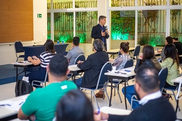 Fundação CDL Uberlândia abre inscrições para cursos com foco em desenvolvimento profissional, marketing e gestão de equipes