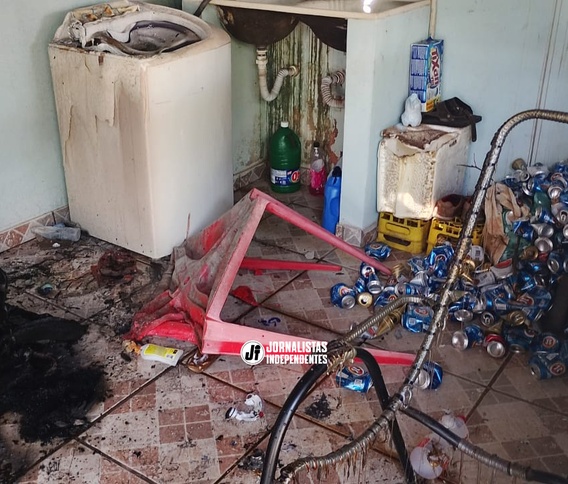 Incêndio atinge residência no bairro Jardim Brasília, em Uberlândia