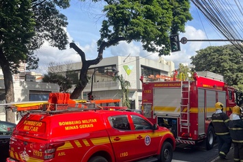 Curto-circuito em fritadeira mobiliza Corpo de Bombeiros em bar no Centro de Uberlândia