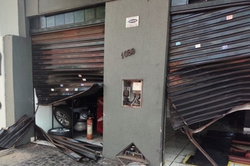 5°BBM atende ocorrência de incêndio e estabelecimento comercial no bairro Osvaldo Rezende