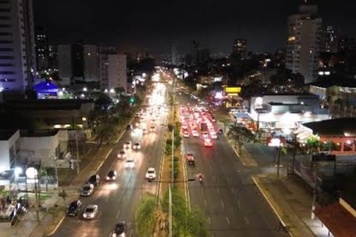 Duas pessoas ficam feridas após atropelamento por motocicleta na Avenida Rondon Pacheco, em Uberlândia