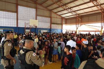 PMMG realiza Ação Cívico-Social no bairro Pequis em comemoração aos 250 anos da instituição e ao Dia das Crianças