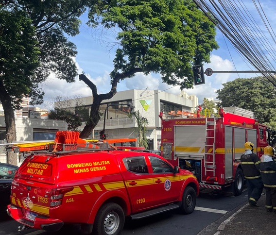 Curto-circuito em fritadeira mobiliza Corpo de Bombeiros em bar no Centro de Uberlândia
